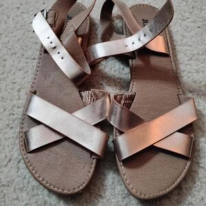 Women's Metallic Rose Gold Strappy Flat Sandals - Sz 9